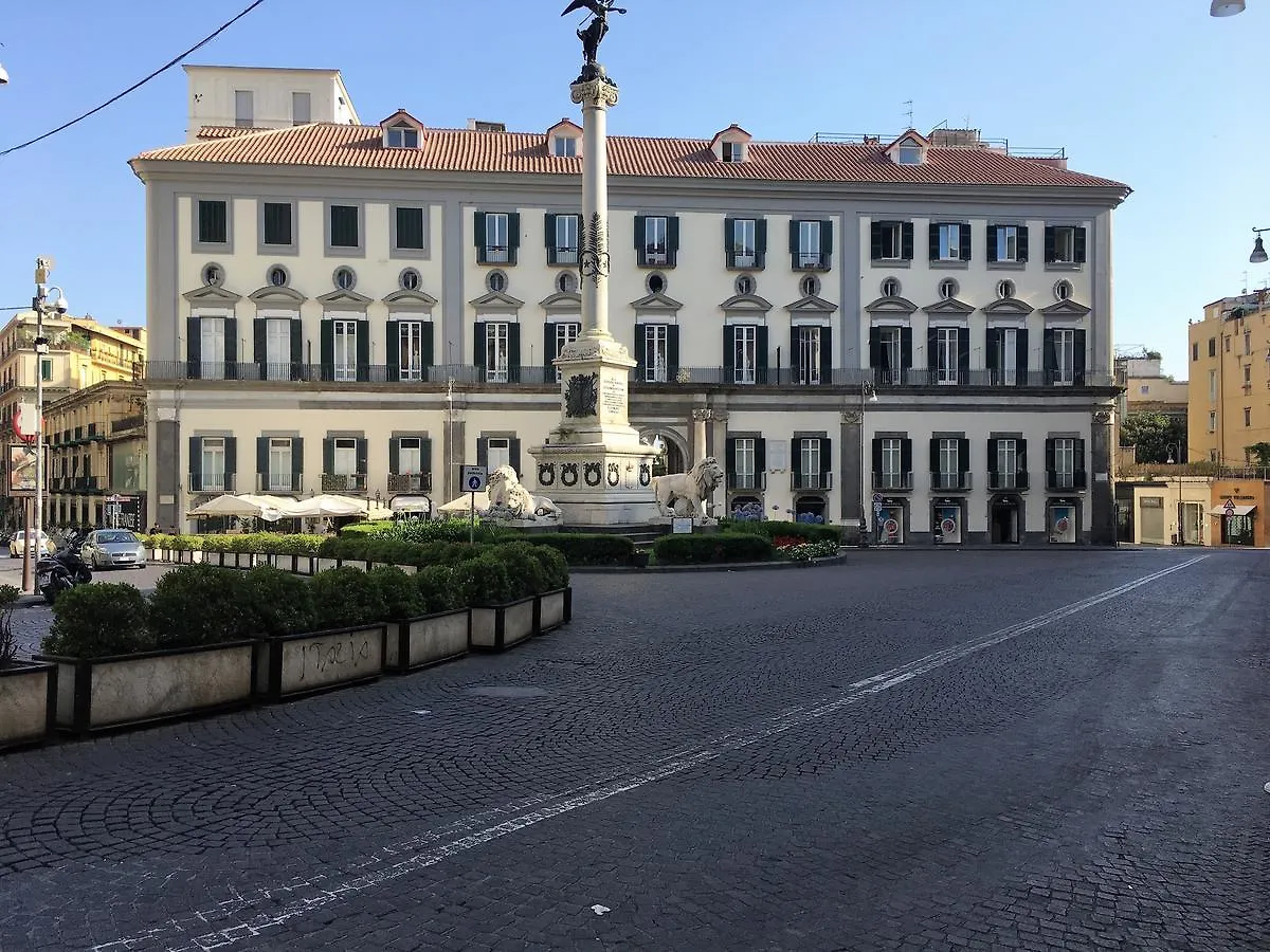 Bed & Breakfast Medusa Chiaia 164 Naples