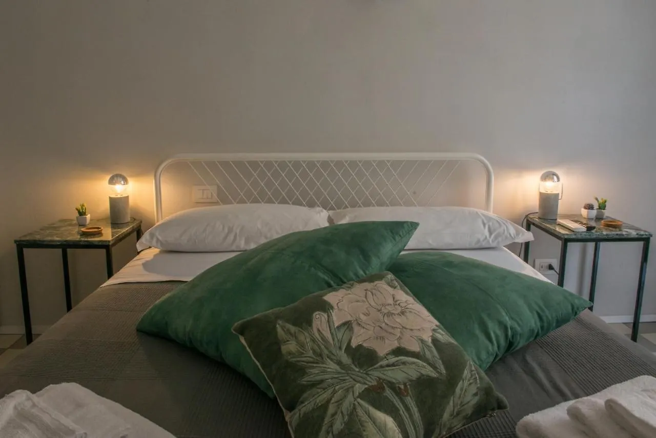 Bed & Breakfast Medusa Chiaia 164 Naples Italy